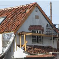 scaffolding-repair-white-washed-walls